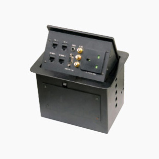 HZM/403UK<BR>一位多功能三极电源一位视频插<br>一位3.5耳机插一位15芯VGA二位电脑